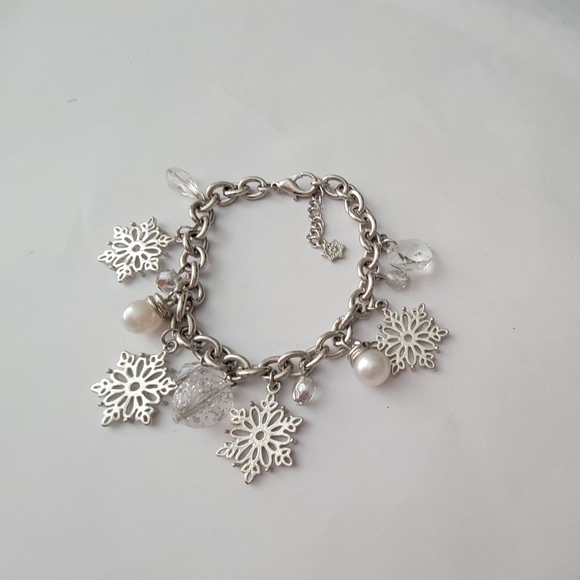 Snowflake Bracelet - Picture 6 of 6